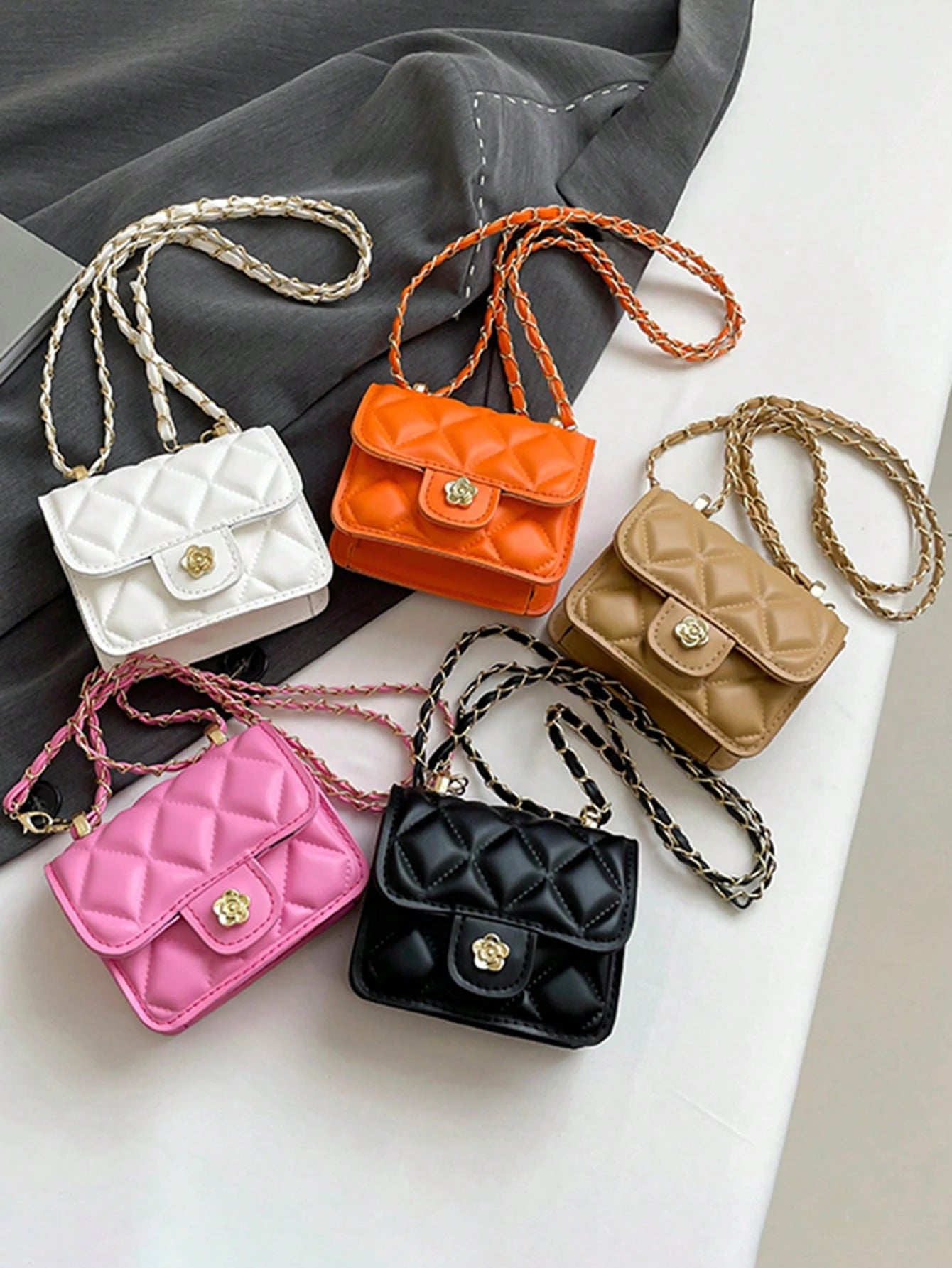 1Pc Style All-Match Retro Crossbody Small Square Bag Girls Mini Small Bag Fashion Chain Shoulder Crossbody Popular New High-Quality Texture Rhinestone Chain Lipstick Shoulder Crossbody Small Bag Girls Mini Dopamine Style Solid Color Hand-Held Crossbody Small Bag