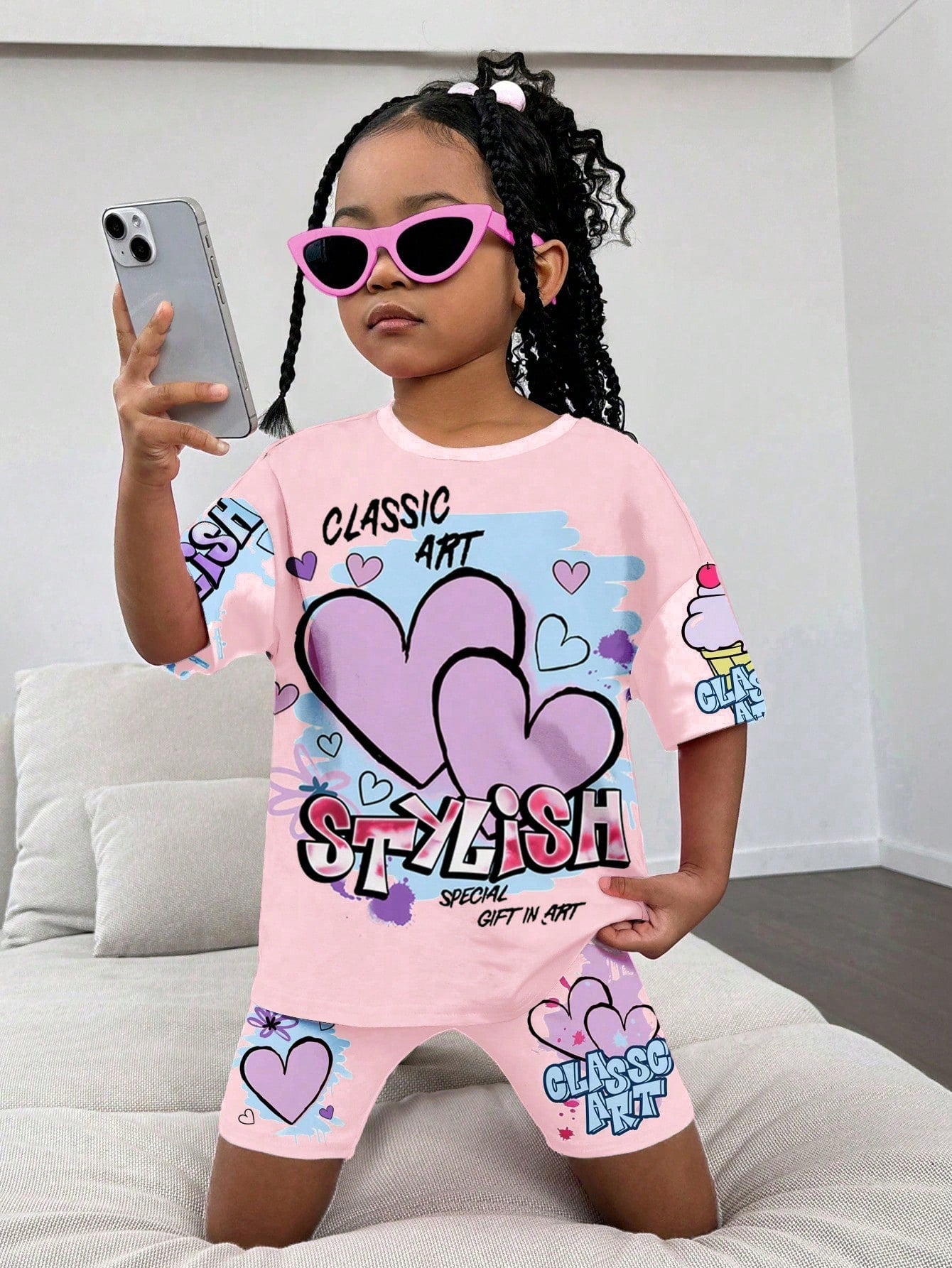 Young Girl round Neck Short Sleeve Heart Letter Print Top and Casual Street Style Shorts Set, Suitable for Summer