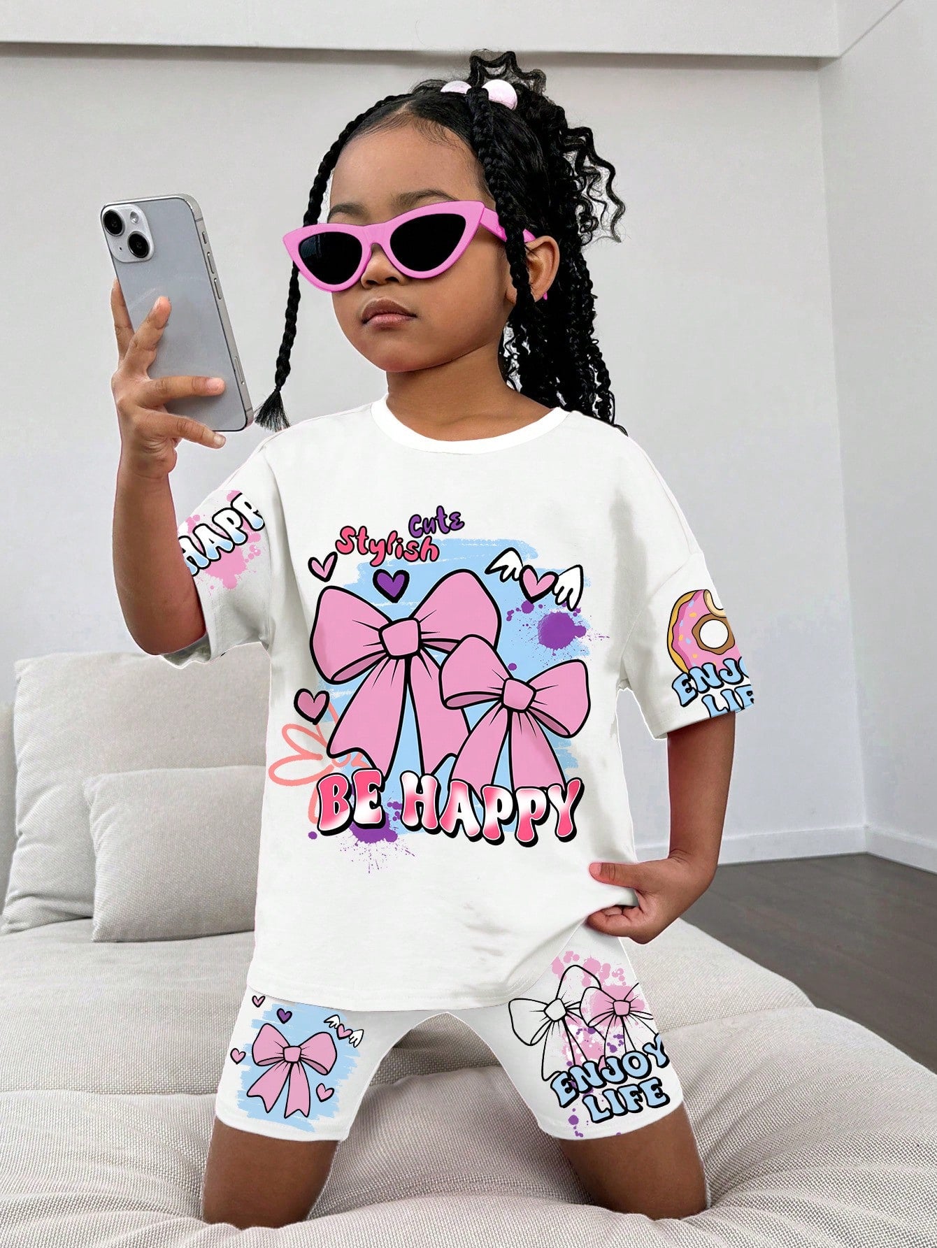 Young Girl round Neck Short Sleeve Heart Letter Print Top and Casual Street Style Shorts Set, Suitable for Summer