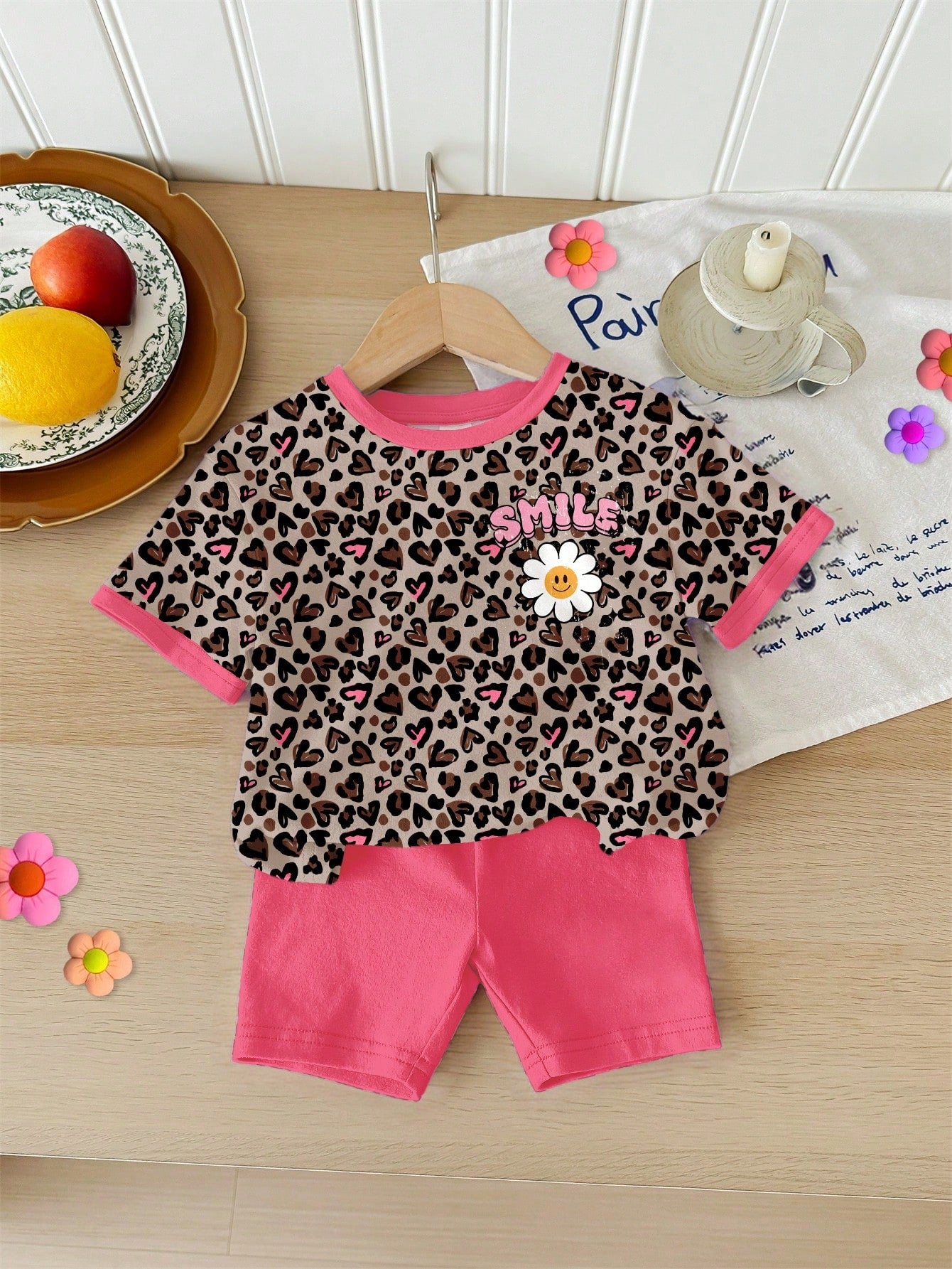 Young Girl round Neck Short Sleeve Heart Letter Print Top and Casual Street Style Shorts Set, Suitable for Summer