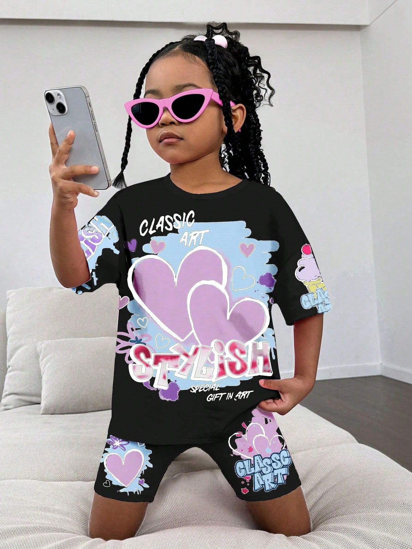 Young Girl round Neck Short Sleeve Heart Letter Print Top and Casual Street Style Shorts Set, Suitable for Summer