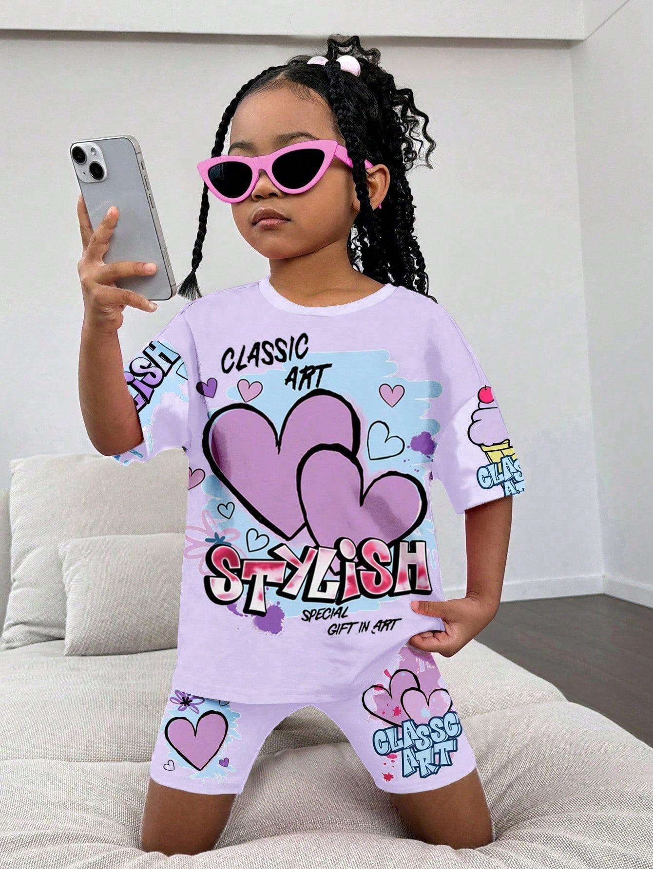 Young Girl round Neck Short Sleeve Heart Letter Print Top and Casual Street Style Shorts Set, Suitable for Summer