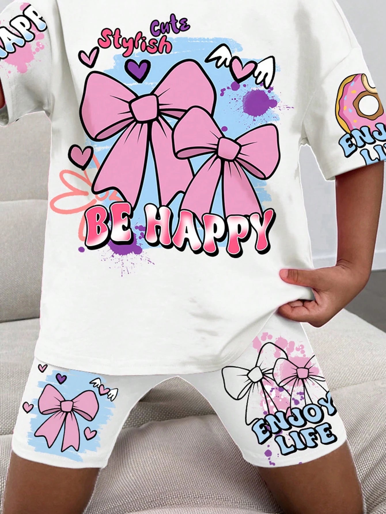 Young Girl round Neck Short Sleeve Heart Letter Print Top and Casual Street Style Shorts Set, Suitable for Summer