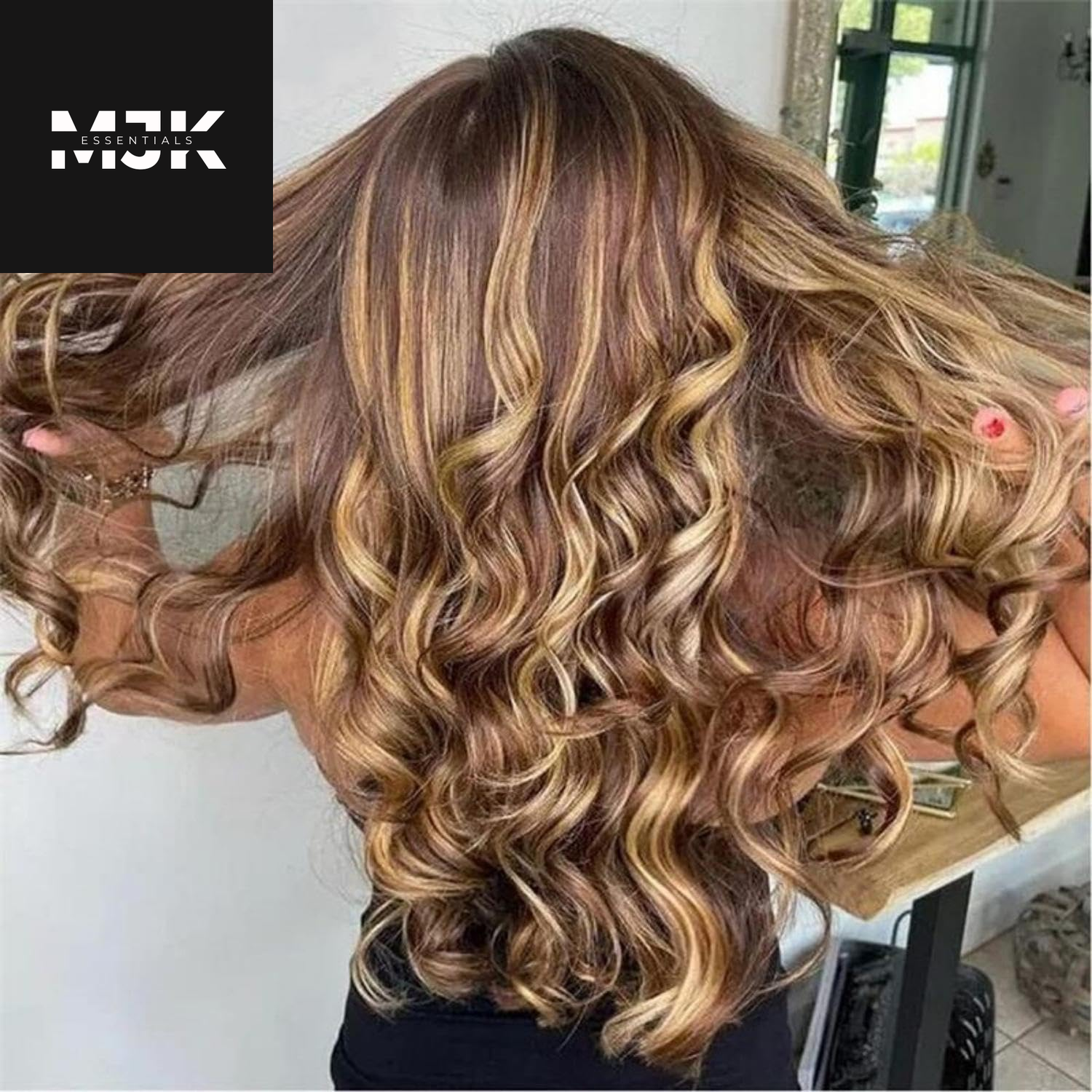 Highlight Ombre 13X6 Lace Front Wig Human Hair 28 Inch Body Wave Honey Blonde Glueless HD Transparent Lace Frontal Wigs for Women 180 Density Human Hair Pre Plucked with Baby Hair